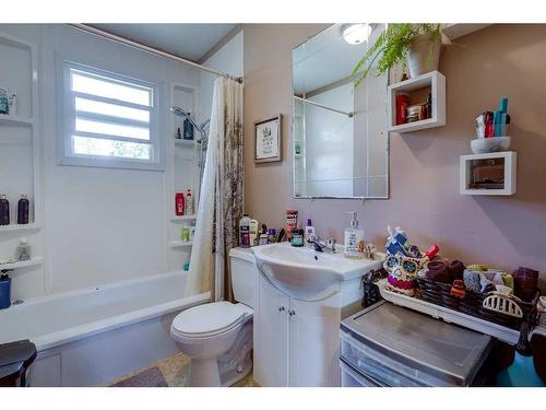 5438 39 Street, Red Deer, AB - Indoor Photo Showing Bathroom