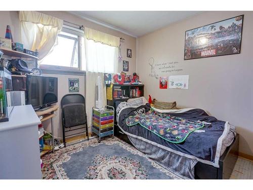 5438 39 Street, Red Deer, AB - Indoor Photo Showing Bedroom