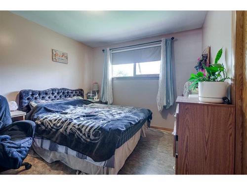 5438 39 Street, Red Deer, AB - Indoor Photo Showing Bedroom