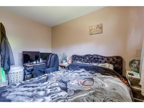 5438 39 Street, Red Deer, AB - Indoor Photo Showing Bedroom