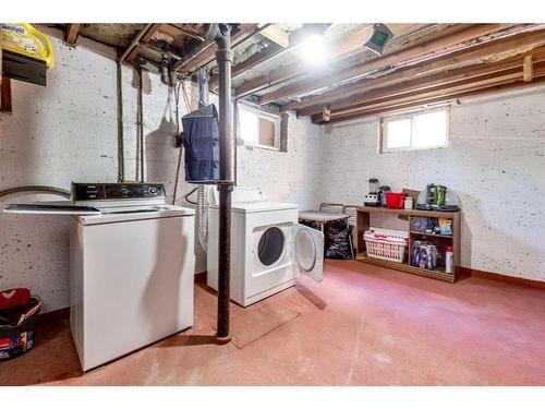 5438 39 Street, Red Deer, AB - Indoor Photo Showing Laundry Room