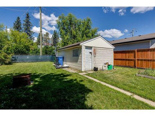 5438 39 Street, Red Deer, AB - Outdoor