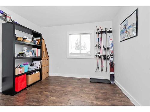 5 Mccune Avenue, Red Deer, AB - Indoor Photo Showing Other Room