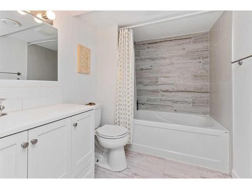 5 Mccune Avenue, Red Deer, AB - Indoor Photo Showing Bathroom