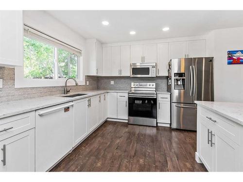 5 Mccune Avenue, Red Deer, AB - Indoor Photo Showing Kitchen With Stainless Steel Kitchen With Upgraded Kitchen