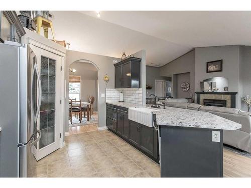 73-27121 Township Road 402, Rural Lacombe County, AB - Indoor Photo Showing Kitchen With Upgraded Kitchen