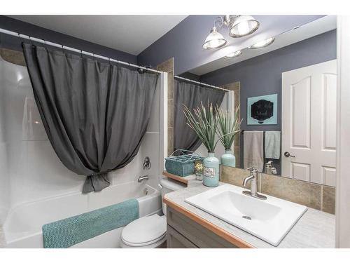 73-27121 Township Road 402, Rural Lacombe County, AB - Indoor Photo Showing Bathroom