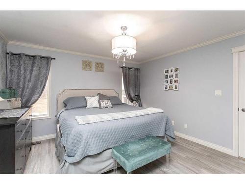 73-27121 Township Road 402, Rural Lacombe County, AB - Indoor Photo Showing Bedroom