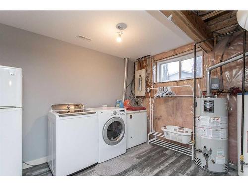 73-27121 Township Road 402, Rural Lacombe County, AB - Indoor Photo Showing Laundry Room