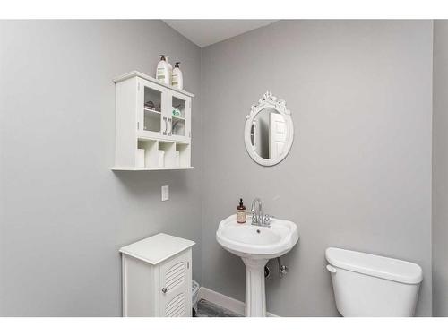 73-27121 Township Road 402, Rural Lacombe County, AB - Indoor Photo Showing Bathroom