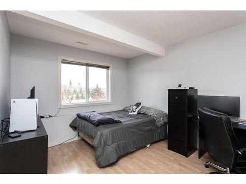 73-27121 Township Road 402, Rural Lacombe County, AB - Indoor Photo Showing Bedroom