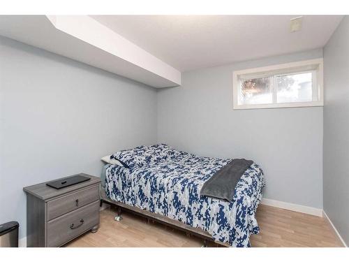 73-27121 Township Road 402, Rural Lacombe County, AB - Indoor Photo Showing Bedroom