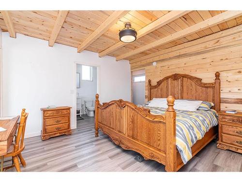 23307 394 Township Ne, Rural Lacombe County, AB - Indoor Photo Showing Bedroom