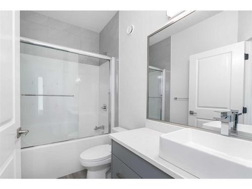 15-6519 46 Street West, Wetaskiwin, AB - Indoor Photo Showing Bathroom