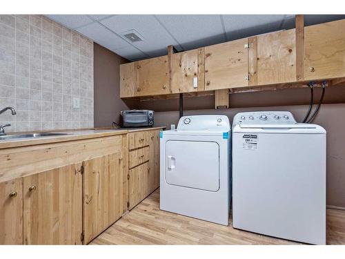 72 Ibbotson Close, Red Deer, AB - Indoor Photo Showing Laundry Room