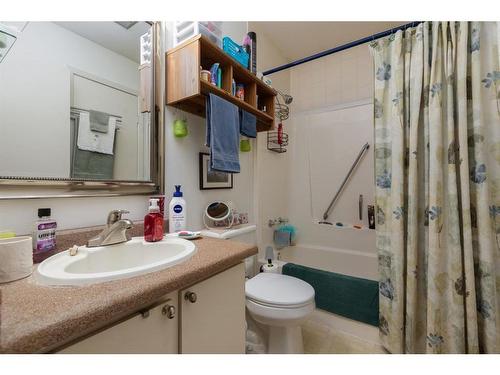 4810 55 Avenue, Camrose, AB - Indoor Photo Showing Bathroom