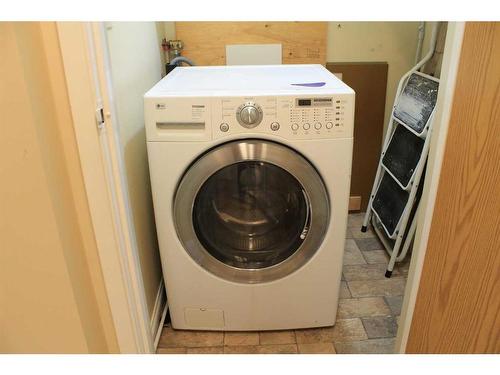 305-41 Bennett Street, Red Deer, AB - Indoor Photo Showing Laundry Room