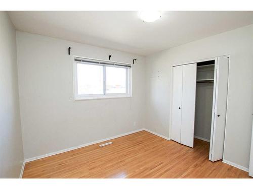 802-3907 39 Street, Red Deer, AB - Indoor Photo Showing Other Room