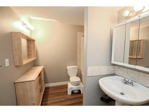 68 Lancaster Drive, Red Deer, AB - Indoor Photo Showing Bathroom