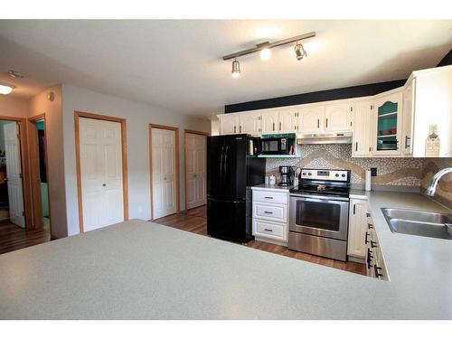 93 O'Brien Crescent, Red Deer, AB - Indoor Photo Showing Kitchen With Double Sink