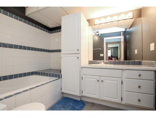 93 O'Brien Crescent, Red Deer, AB - Indoor Photo Showing Bathroom