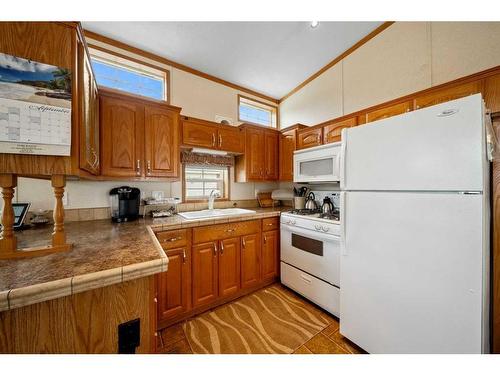 3025-25074 South Pine Lake Road, Rural Red Deer County, AB - Indoor Photo Showing Kitchen