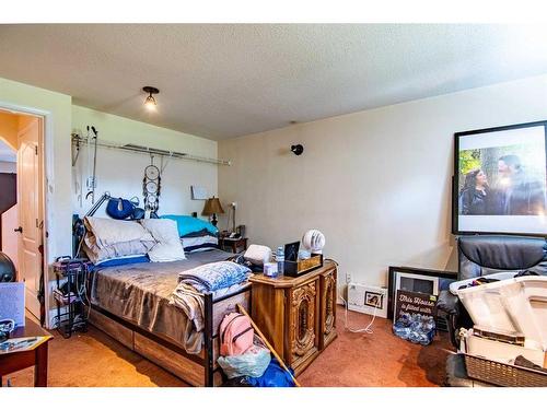 125 Chappel Drive, Red Deer, AB - Indoor Photo Showing Bedroom