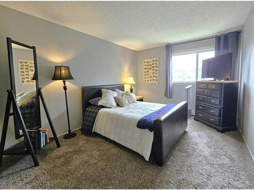58-11245 31 Avenue Nw, Edmonton, AB - Indoor Photo Showing Bedroom