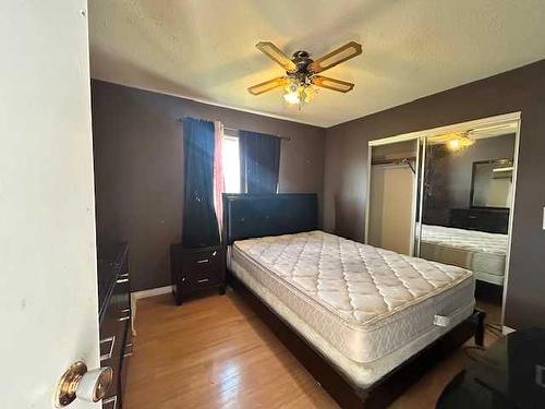 4532 51 Avenue, Hardisty, AB - Indoor Photo Showing Bedroom