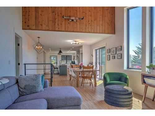 74-37535 Range Road 265, Rural Red Deer County, AB - Indoor Photo Showing Living Room