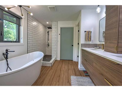 74-37535 Range Road 265, Rural Red Deer County, AB - Indoor Photo Showing Bathroom