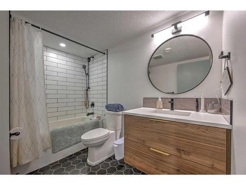 74-37535 Range Road 265, Rural Red Deer County, AB - Indoor Photo Showing Bathroom