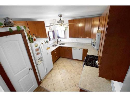 4803 49 Street, Forestburg, AB - Indoor Photo Showing Kitchen