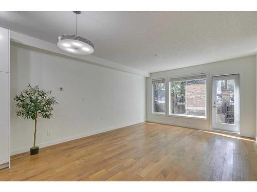 105-836 Royal Avenue Sw, Calgary, AB - Indoor Photo Showing Other Room