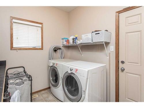 19 Jones Crescent, Red Deer, AB - Indoor Photo Showing Laundry Room