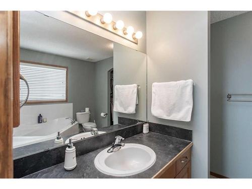 19 Jones Crescent, Red Deer, AB - Indoor Photo Showing Bathroom