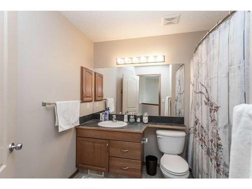 19 Jones Crescent, Red Deer, AB - Indoor Photo Showing Bathroom