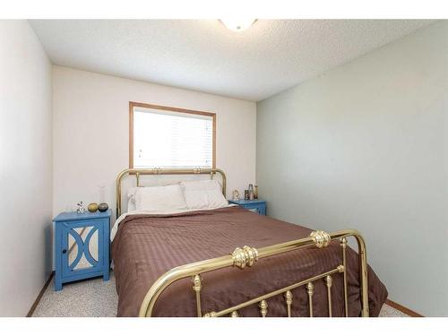 19 Jones Crescent, Red Deer, AB - Indoor Photo Showing Bedroom