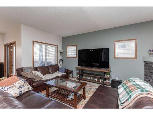 19 Jones Crescent, Red Deer, AB - Indoor Photo Showing Living Room