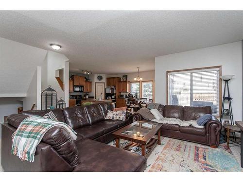 19 Jones Crescent, Red Deer, AB - Indoor Photo Showing Living Room