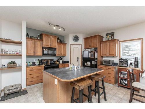 19 Jones Crescent, Red Deer, AB - Indoor Photo Showing Kitchen