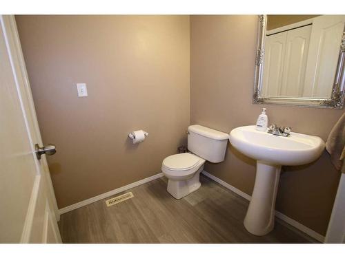 32 Arnold Close, Red Deer, AB - Indoor Photo Showing Bathroom