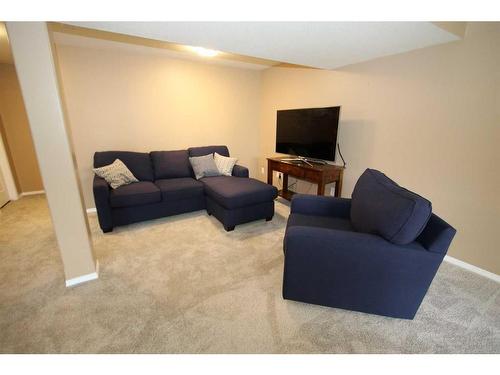 32 Arnold Close, Red Deer, AB - Indoor Photo Showing Other Room