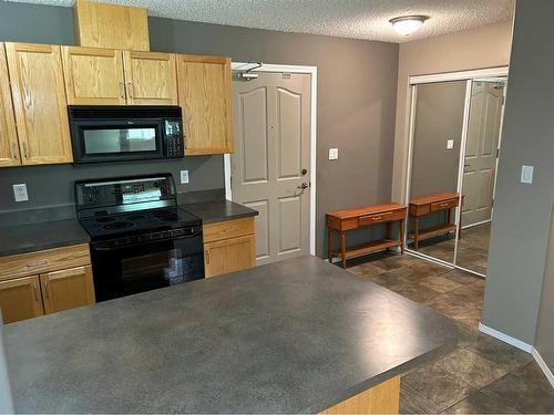 122-18 Averill Street, Red Deer, AB - Indoor Photo Showing Kitchen