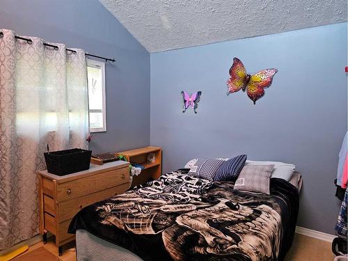 42057 Township Road 440, Rural Ponoka County, AB - Indoor Photo Showing Bedroom