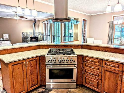 1865 Barton Drive Sw, Slave Lake, AB - Indoor Photo Showing Kitchen