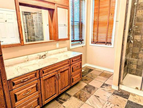 1865 Barton Drive Sw, Slave Lake, AB - Indoor Photo Showing Bathroom