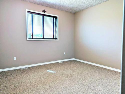 1865 Barton Drive Sw, Slave Lake, AB - Indoor Photo Showing Other Room