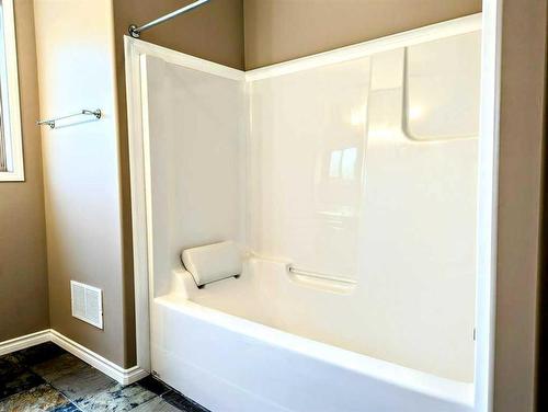 1865 Barton Drive Sw, Slave Lake, AB - Indoor Photo Showing Bathroom