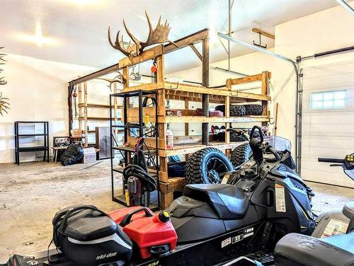 1865 Barton Drive Sw, Slave Lake, AB - Indoor Photo Showing Garage